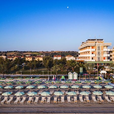 Una Hotels Imperial Beach Hotel Marotta Exterior photo