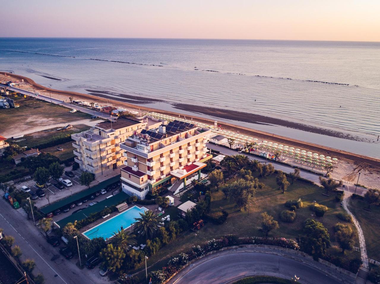 Una Hotels Imperial Beach Hotel Marotta Exterior photo